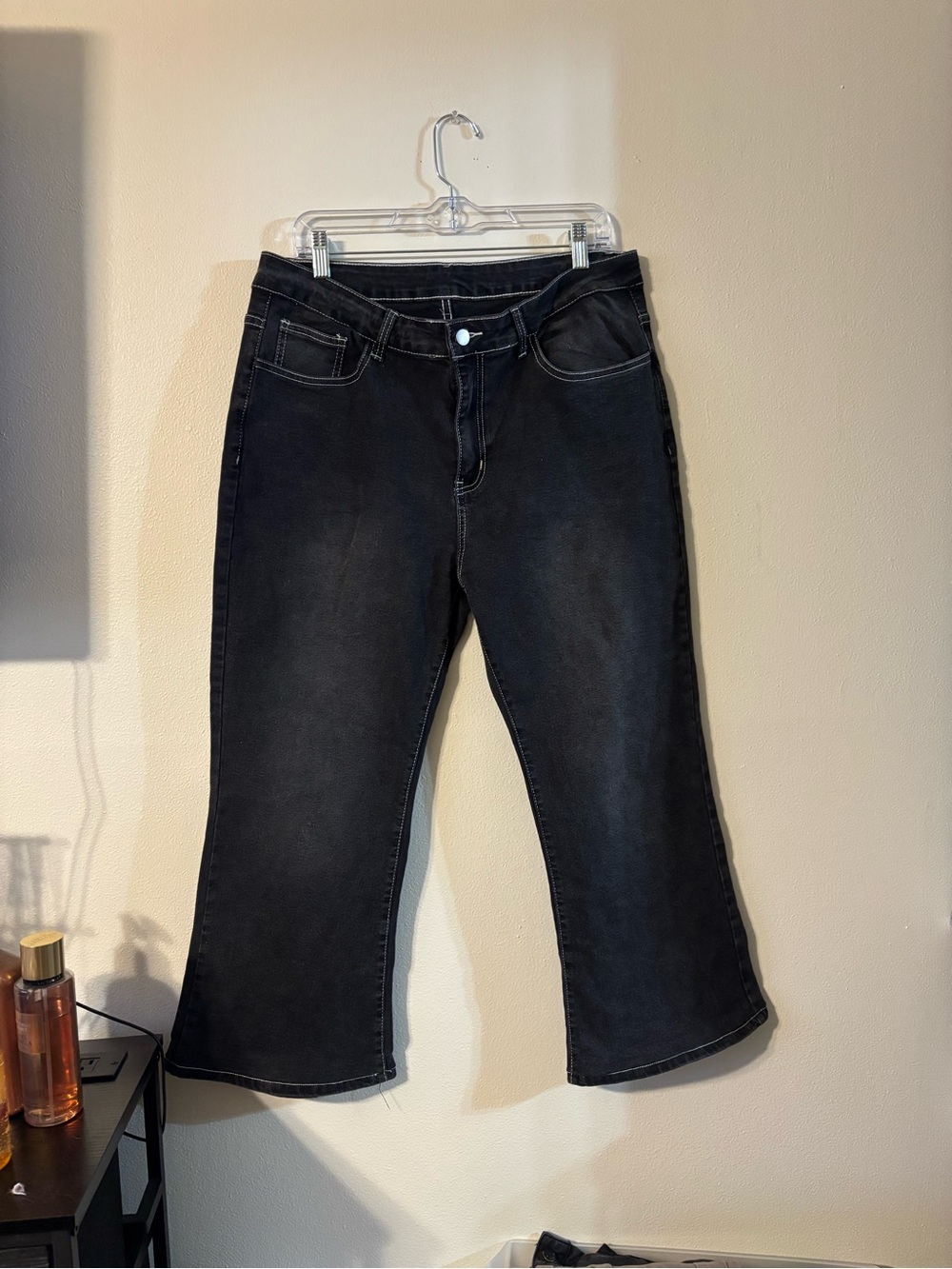Women’s Black Wide Leg Cropped Jeans — Brand Unspecified